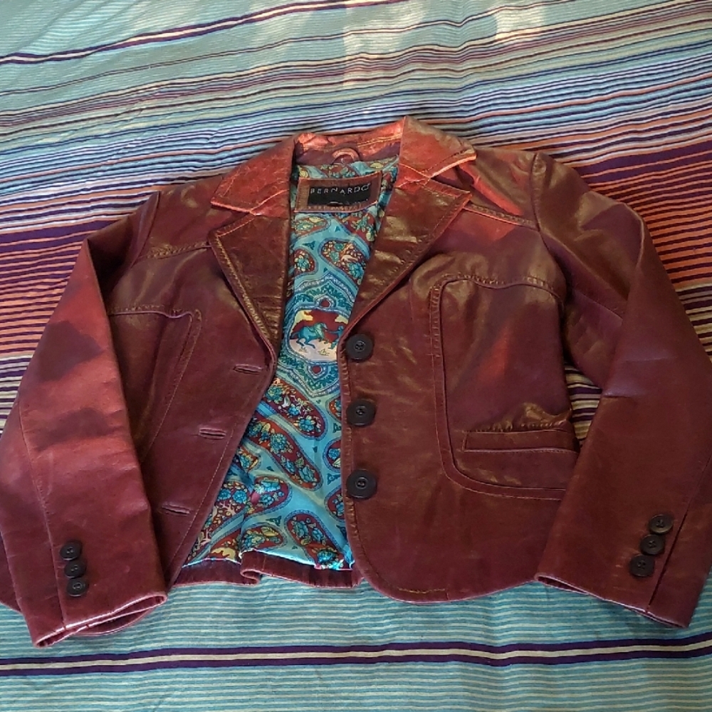 Bernardo genuine leather rich stylish auburn Leather Jacket .new without tags.